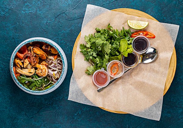 Pho Hai San с рисовой лапшой