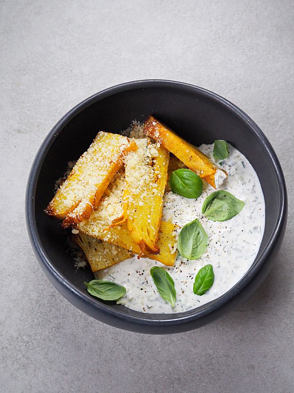 Гратен с пармезаном и соусом тартар