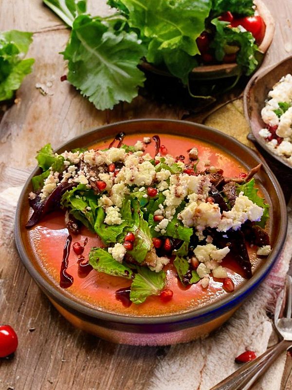 Салат с запечённой свеклой,утиной грудкой и сыром