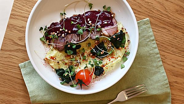 Утка с Пюре и Курдом из Смородины