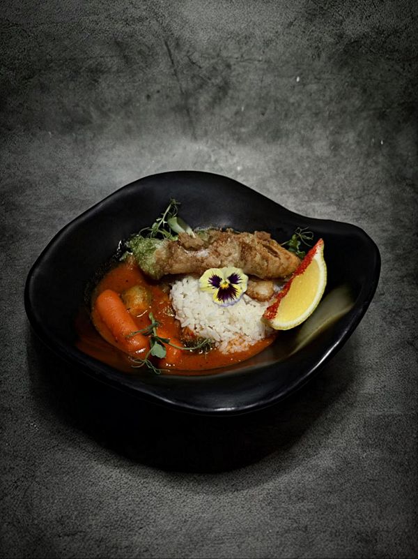 Судак с рисом на овощной подушке