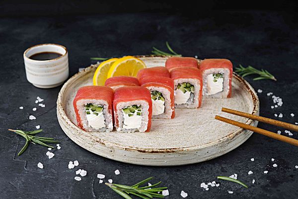 Ролл Филадельфия с тунцом