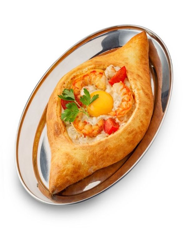 Хачапури по-аджарски с креветкой