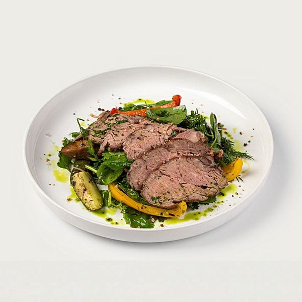 Ростбиф с запечёнными овощами и соусом чимичурри