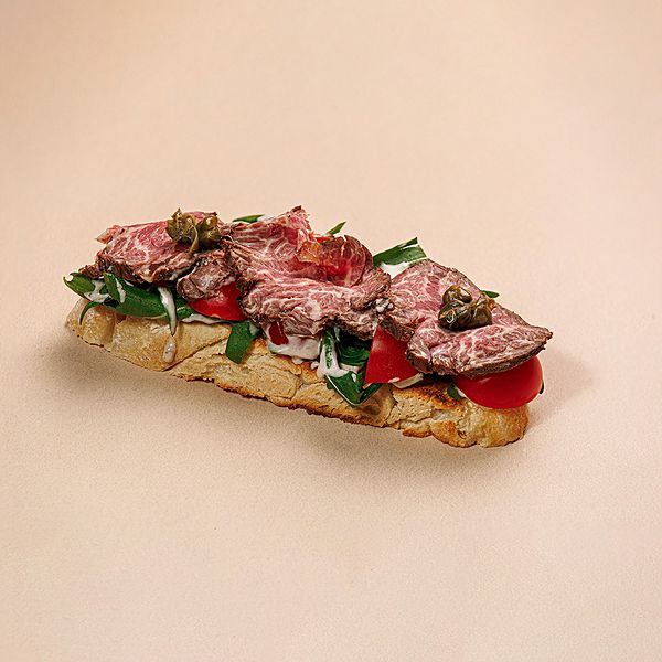 Брускетта с ростбифом