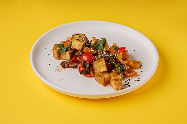 Теплый салат с говядиной