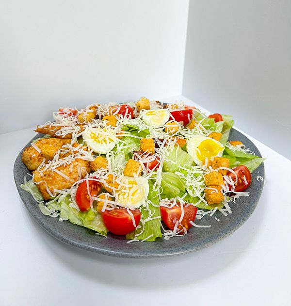 Салат Цезарь с курицей