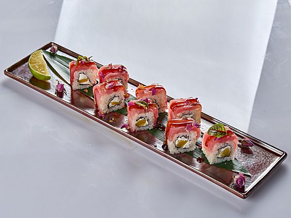 Ролл с тунцом и персиком