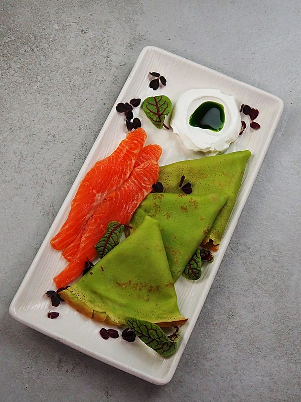 Блинчиĸи со слабосолёным лососем