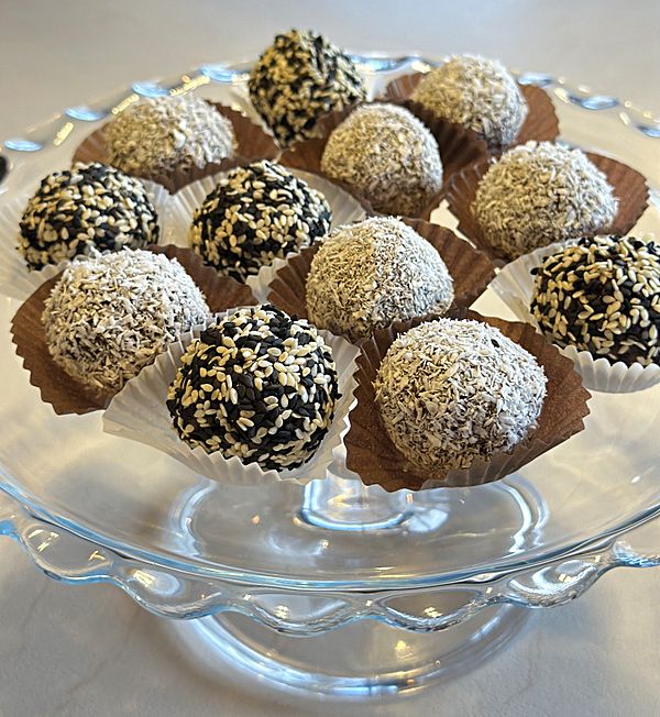 Финики, чернослив, курага, грецкий орех