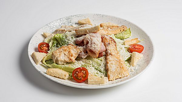 Салат цезарь с курицей