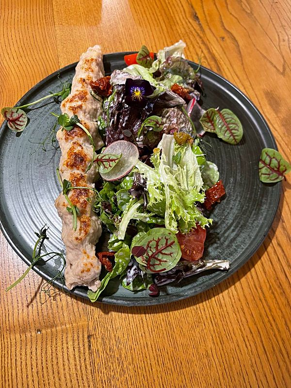 Кебаб салат на огне с ореховым соусом