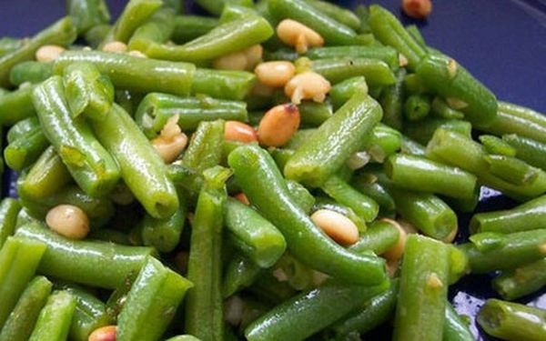 Спаржевая фасоль с кедровым орехом и сыром Пармезан