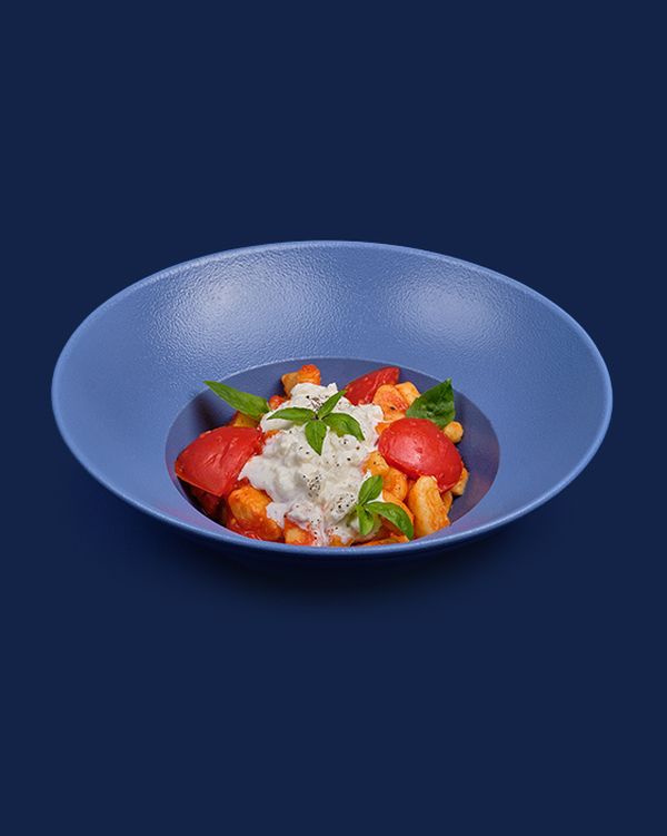 Ньокки в томатном соусе с сыром страчателла