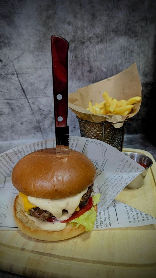 Чиз Бургер с мраморной говядиной и картофелем фри