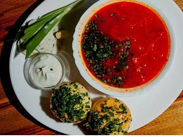 Борщ с пампушками