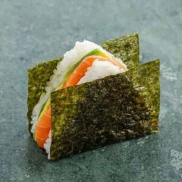 Онигири лосось