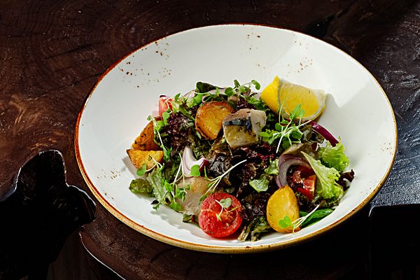 Салат с копчёной скумбрией