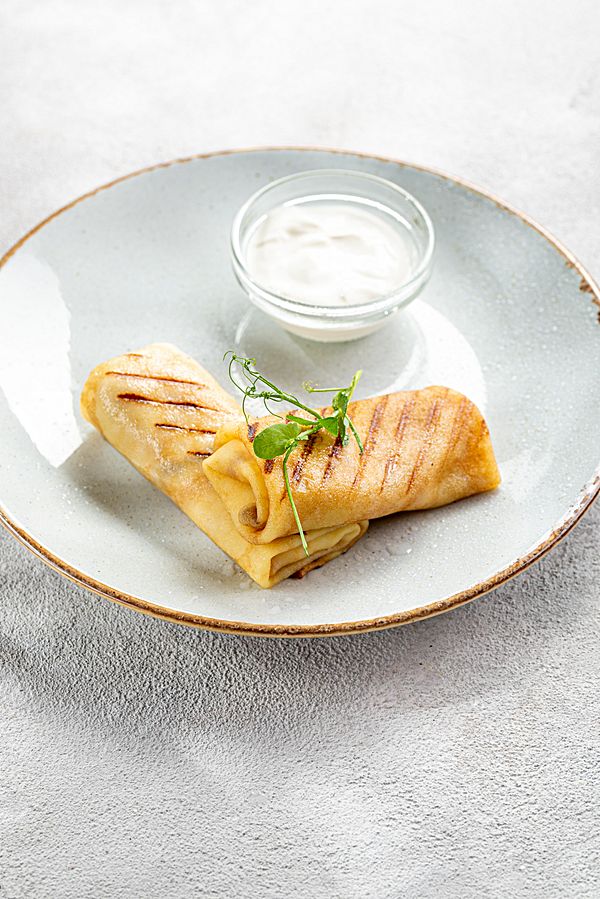 Блинчики с мясом и сметаной