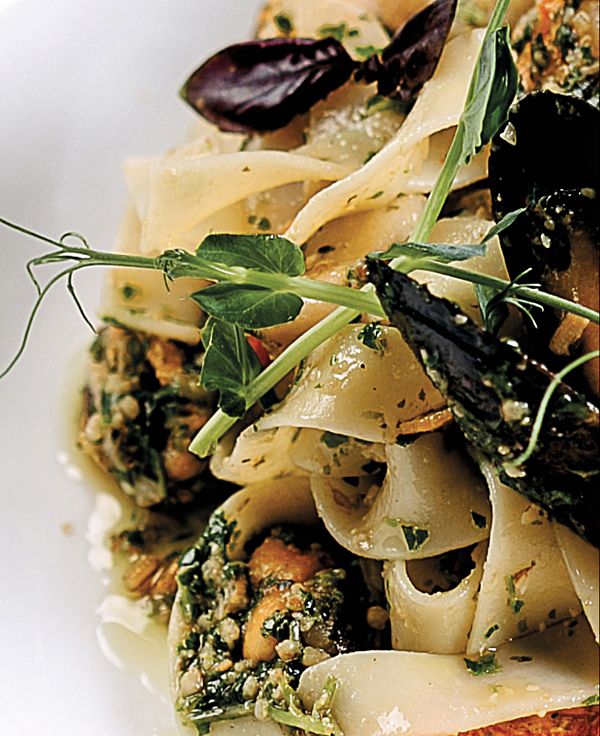 Таглиателли с томатами, морепродуктами