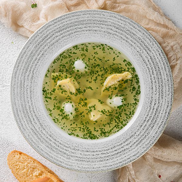 Куриный бульон с лапшой