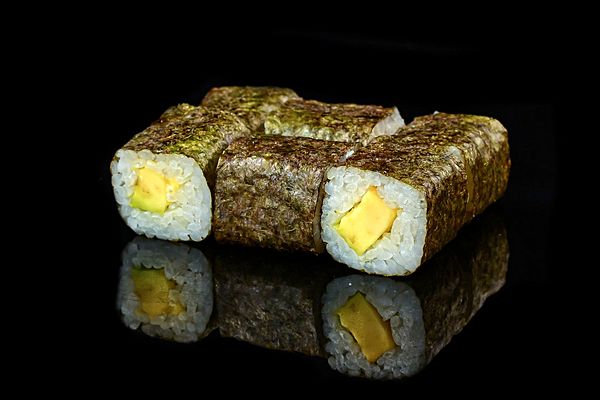 Маки ролл с авокадо