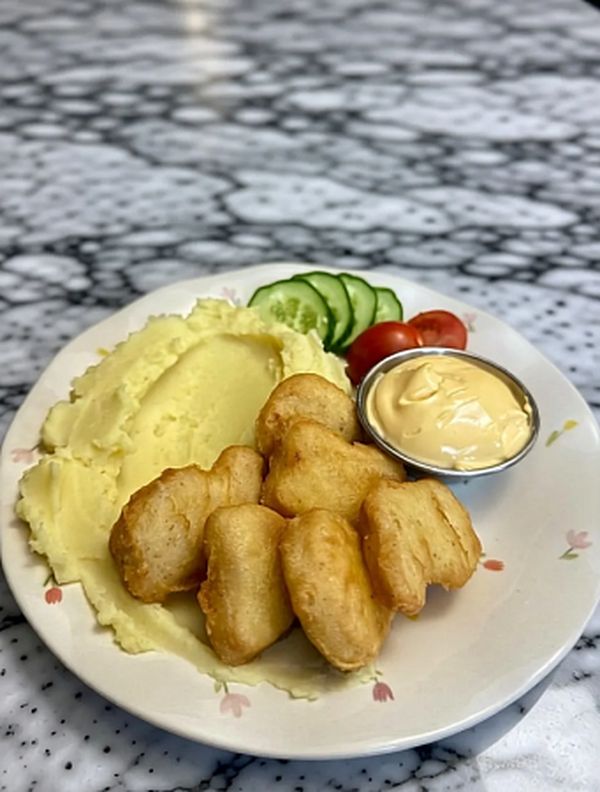 Куриные наггетсы с картофельным пюре