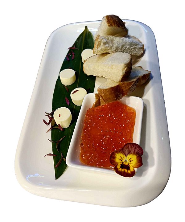 Красная икра с тостами