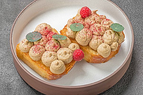 Паштет из печени цыпленка на хрустящих тостах