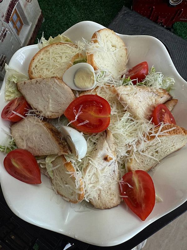 Цезарь с курицей