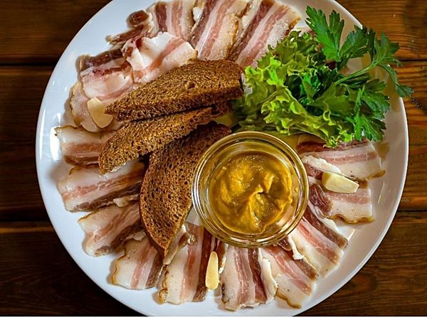 Сало с прорезью по-домашнему