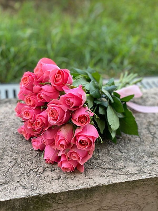 21 роза под ленту 50 см розовая