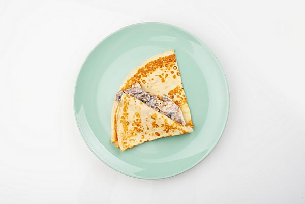 Блинчик с курицей, сыром и грибным жульеном