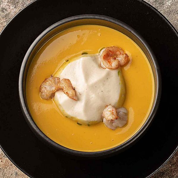 Тыквенный крем суп с креветкой и страчателой