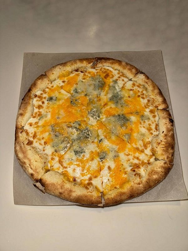 Пицца четыре сыра