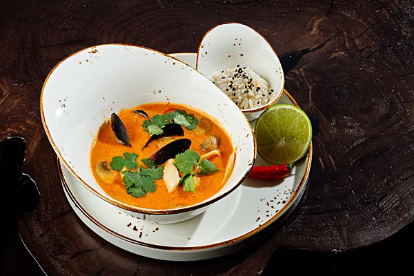 Том ям с морепродуктами