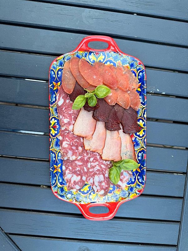 Доска мясных деликатесов