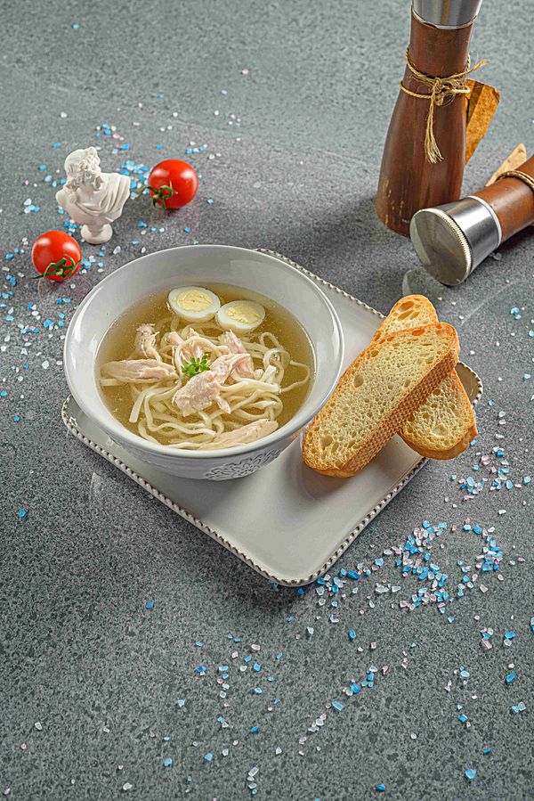 Суп куриный с лапшой и перепелиным яйцом
