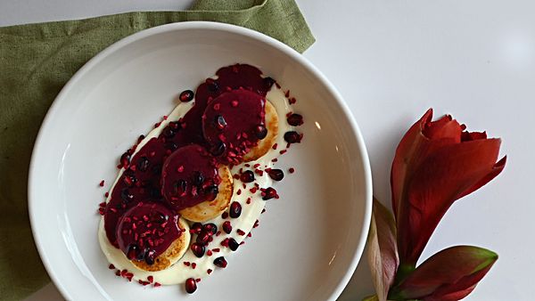 Сырники с Гранатом и Курдом из Смородины