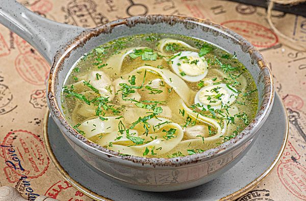 Бульон куриный с лапшой