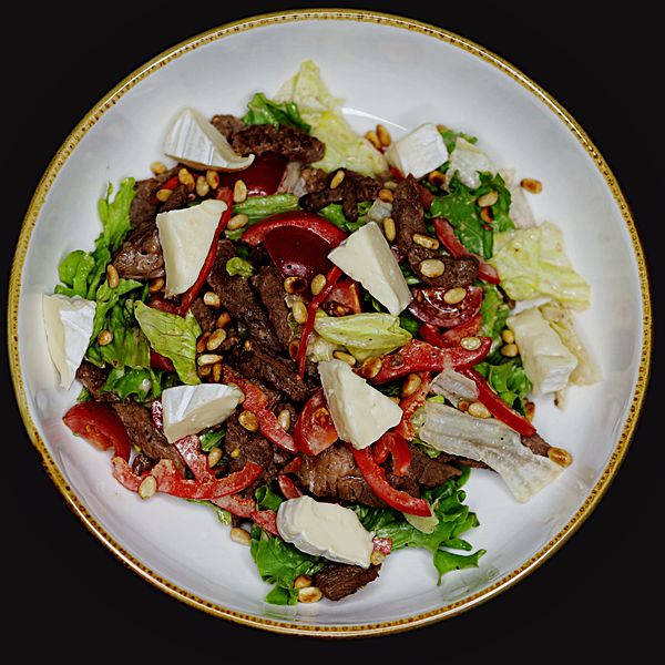 Салат с телятиной и бри