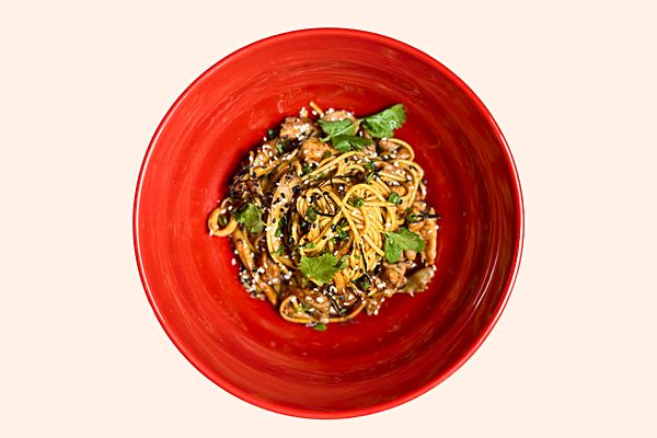 Лапша вок с курицей и грибами