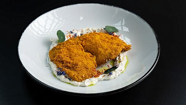 Шницель с соусом тар-тар