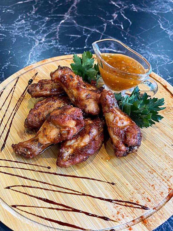 Крылья барбекю с соусом дор блю