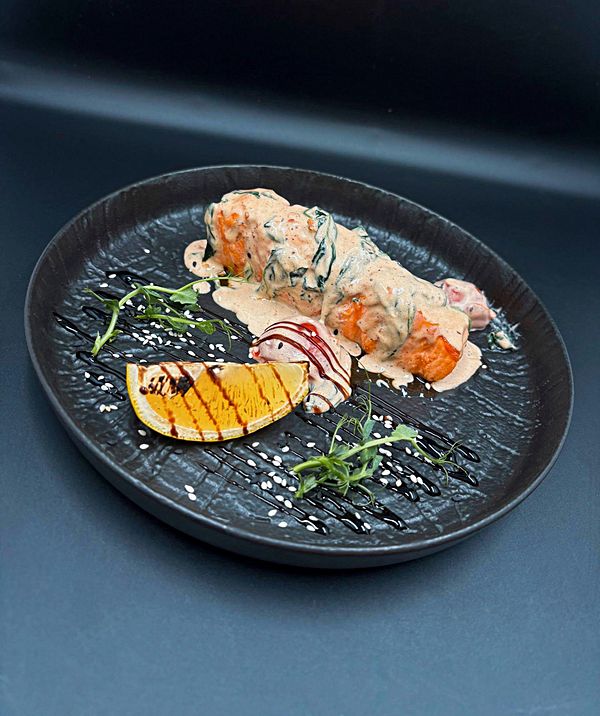 Лосось под сливочно шпинатным соусом