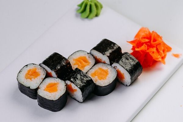 Маки с лососем