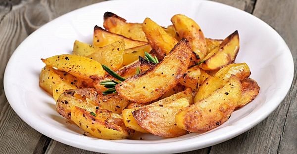 Картофель по-деревенски с травами