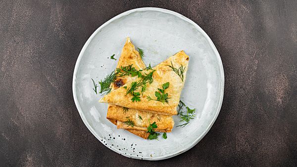 Лаваш с сыром и зеленью