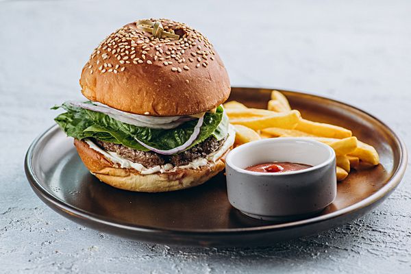 Фирменный бургер с говядиной