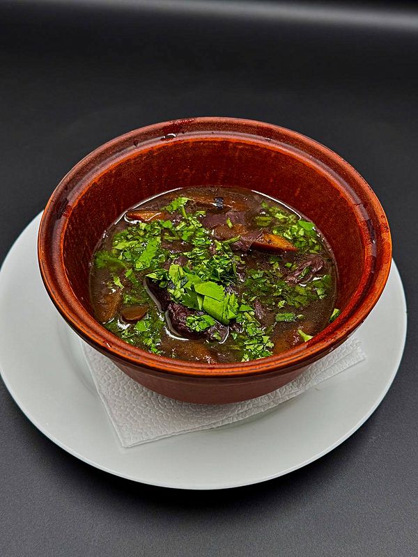 Томленые телячьи щечки